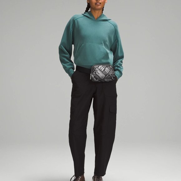 Lululemon Everywhere Belt Bag 1L Manifesto Print in Black/Silver, BNWT - Picture 6 of 7